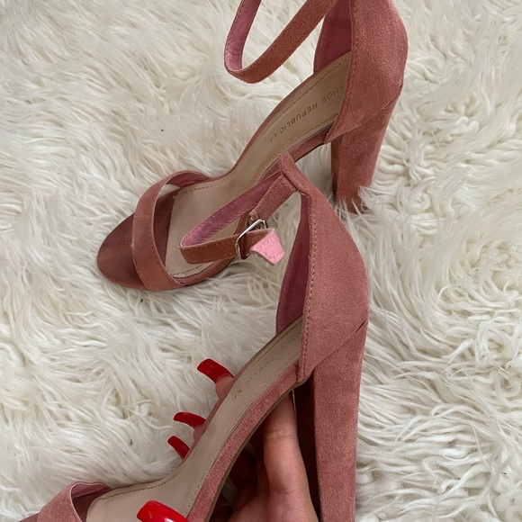 Stilletto heels! - Picture 2 of 8